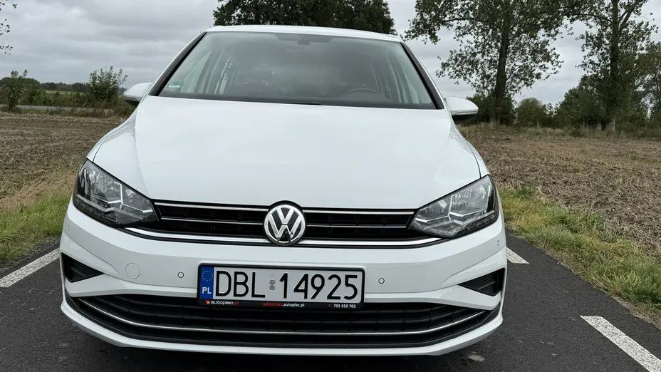 VOLKSWAGEN Golf Sportsvan -