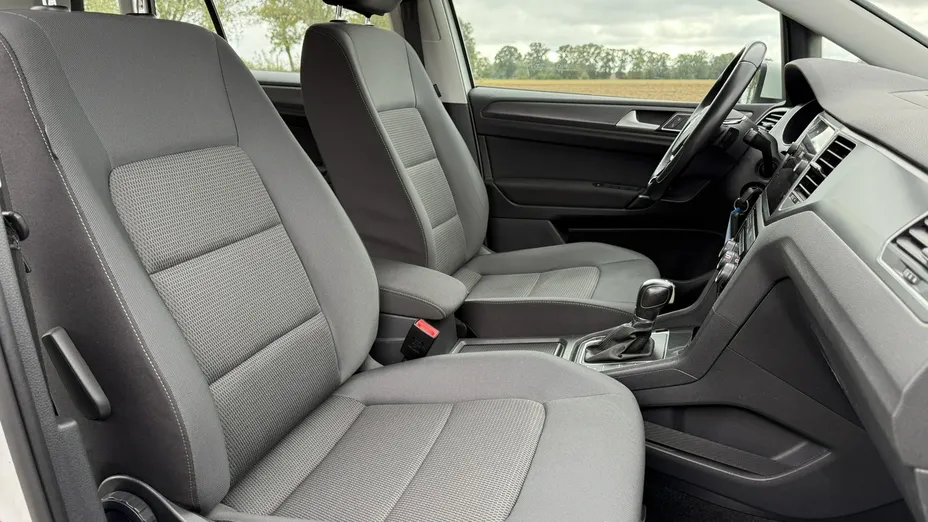 VOLKSWAGEN Golf Sportsvan -