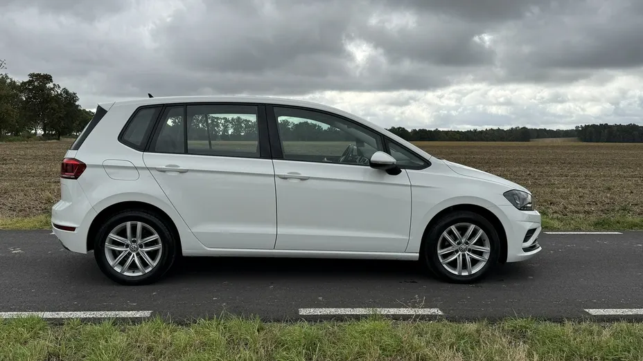 VOLKSWAGEN Golf Sportsvan -