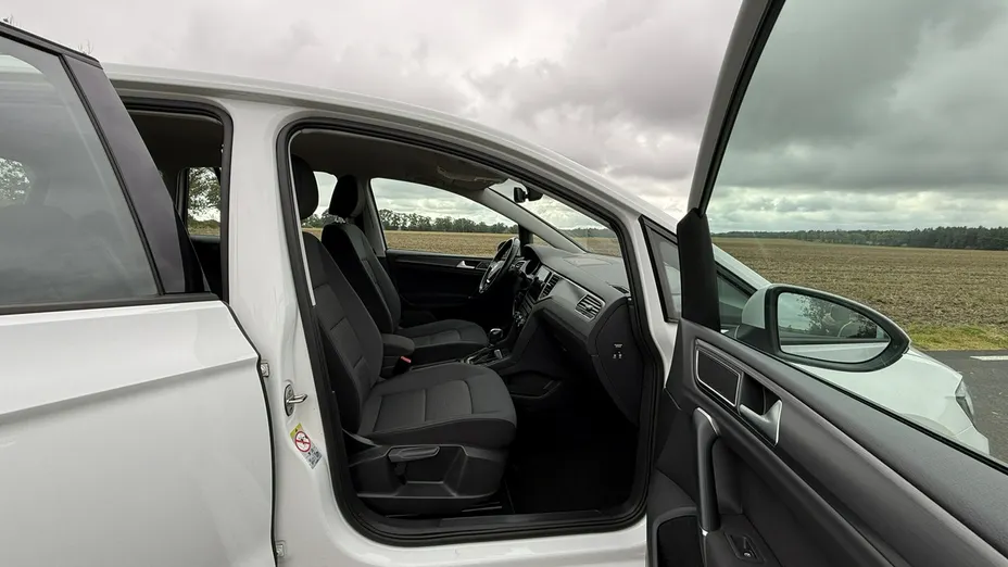 VOLKSWAGEN Golf Sportsvan -
