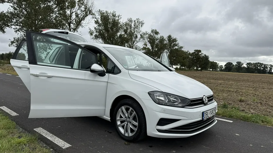VOLKSWAGEN Golf Sportsvan -