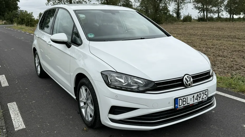 VOLKSWAGEN Golf Sportsvan -