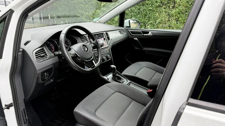 VOLKSWAGEN Golf Sportsvan -