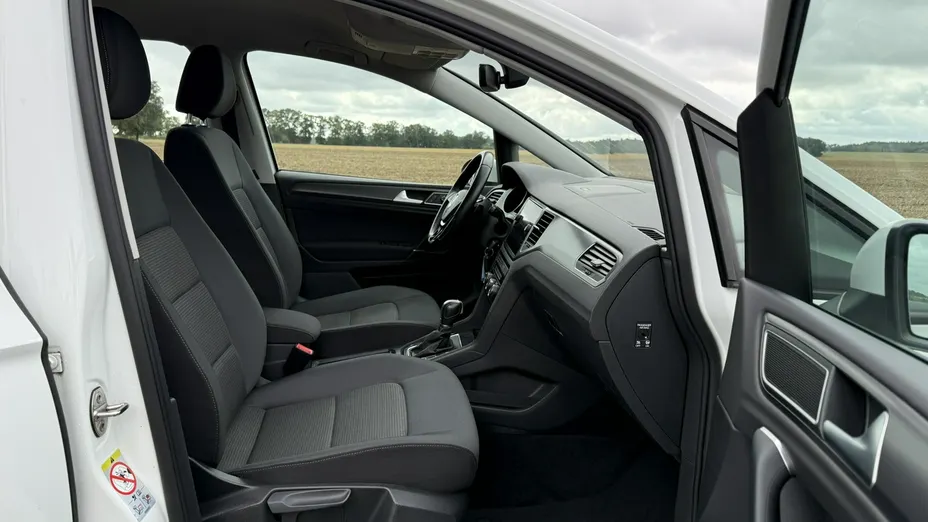 VOLKSWAGEN Golf Sportsvan -