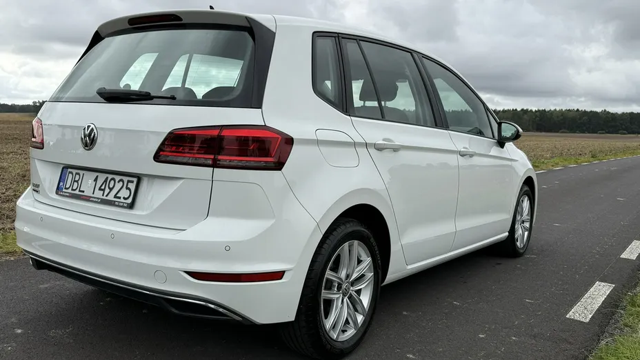 VOLKSWAGEN Golf Sportsvan -