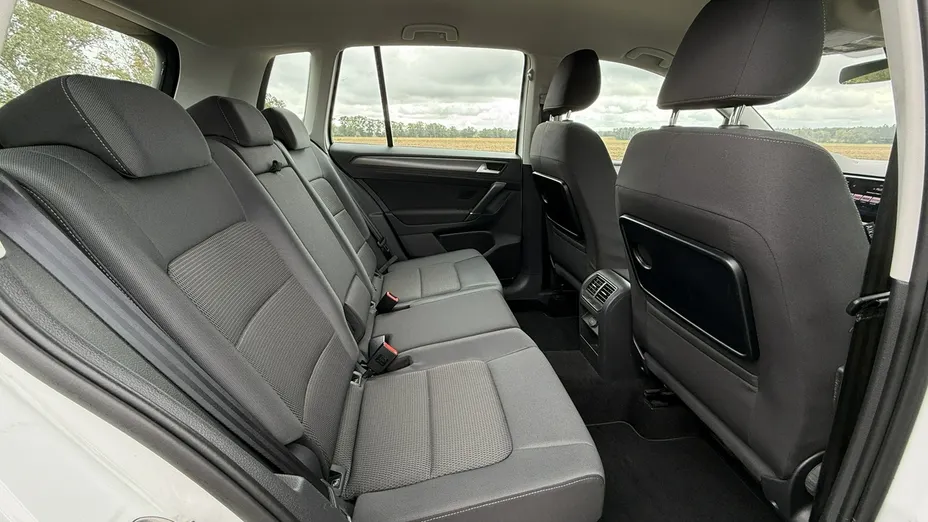 VOLKSWAGEN Golf Sportsvan -