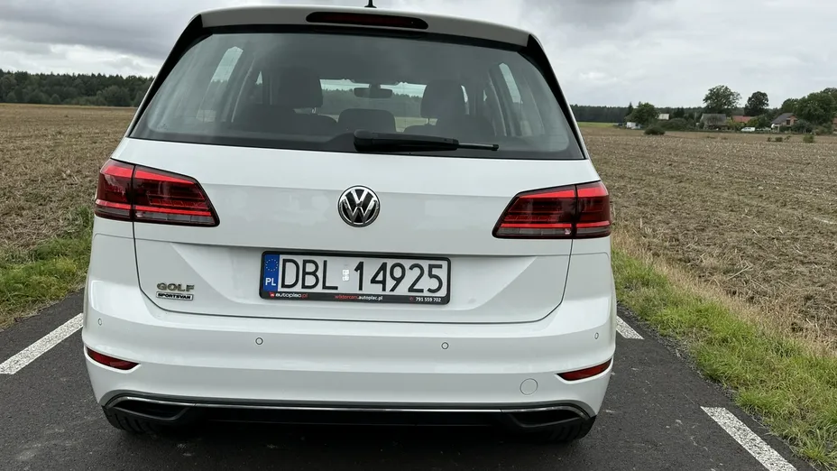 VOLKSWAGEN Golf Sportsvan -