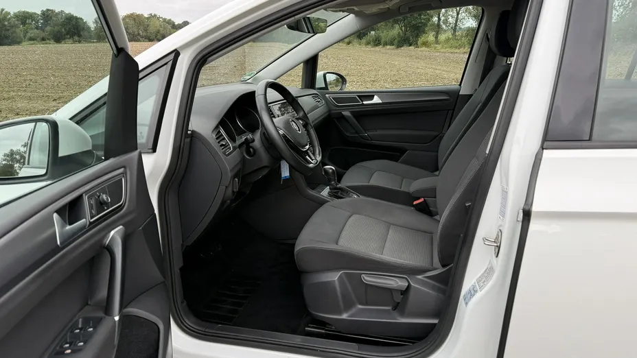VOLKSWAGEN Golf Sportsvan -