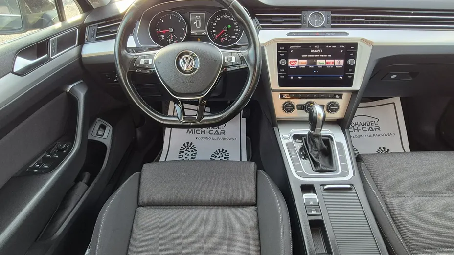 VOLKSWAGEN Passat -