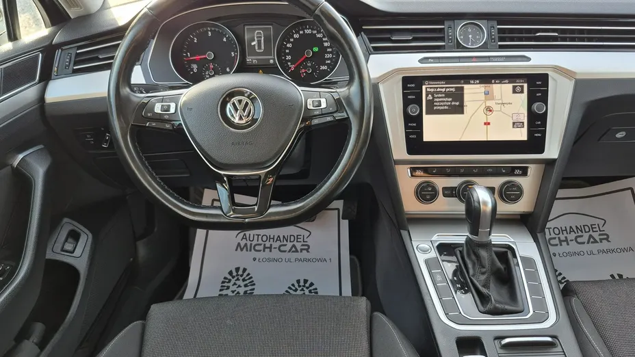 VOLKSWAGEN Passat -