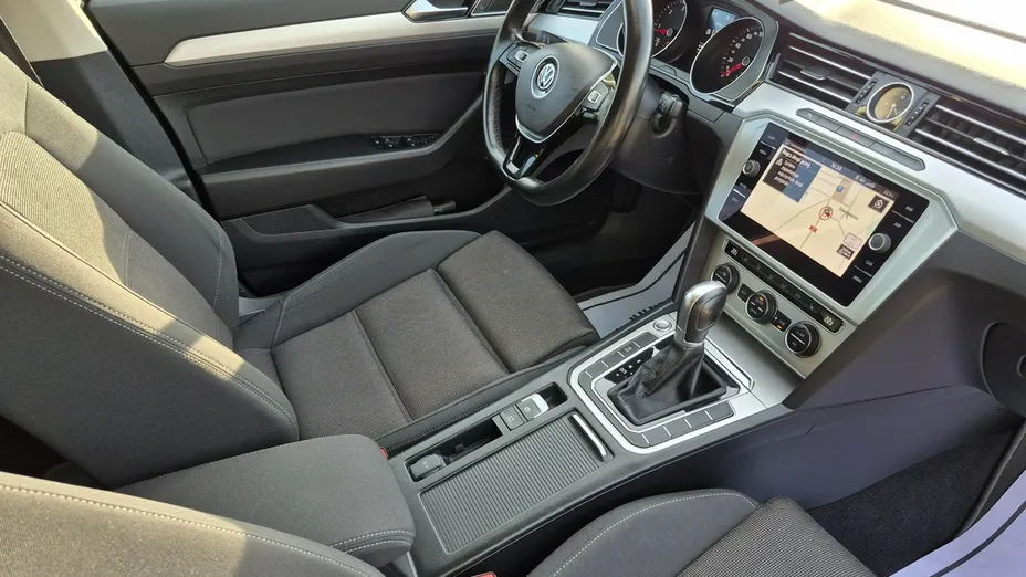 VOLKSWAGEN Passat -