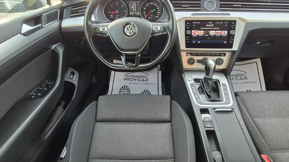 VOLKSWAGEN Passat -