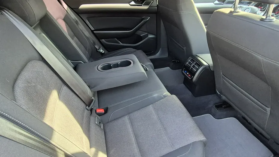VOLKSWAGEN Passat -