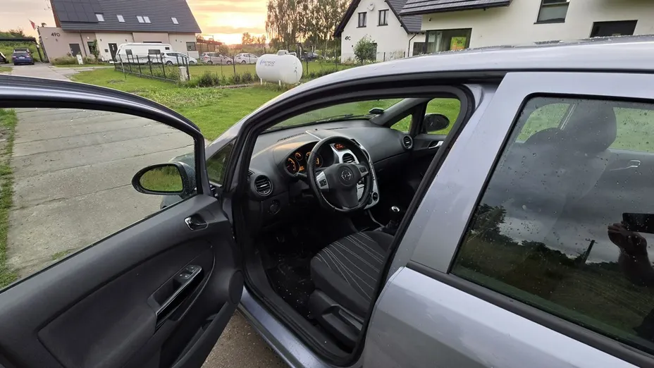 OPEL Corsa -
