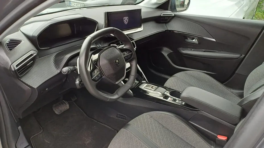 PEUGEOT 208 -