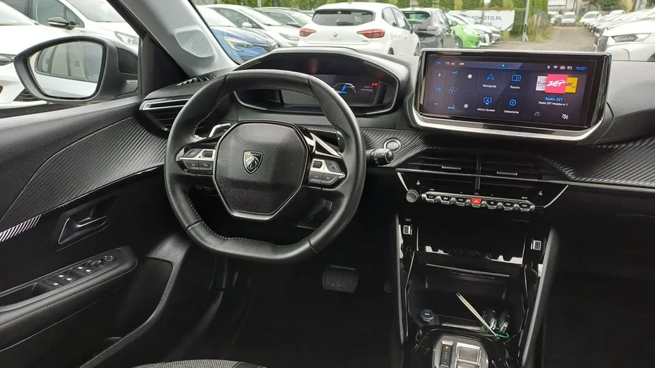 PEUGEOT 208 -