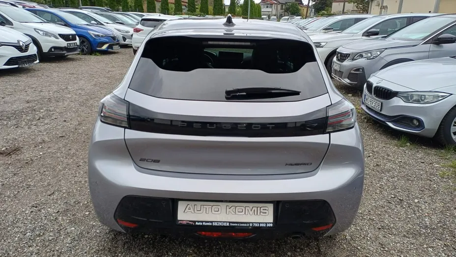 PEUGEOT 208 -