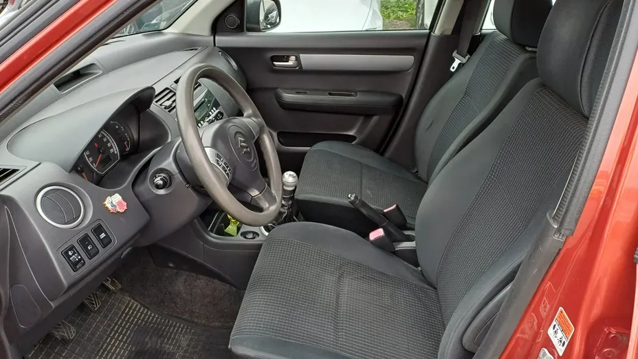 SUZUKI Swift -
