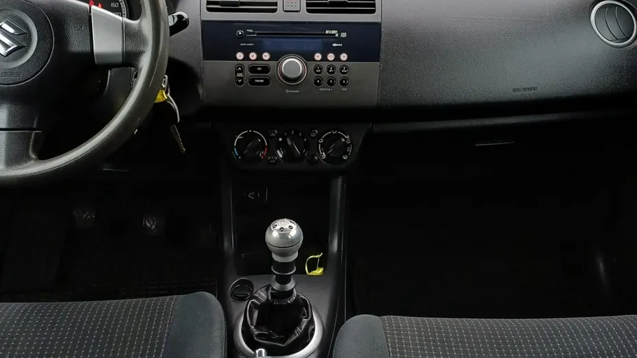 SUZUKI Swift -