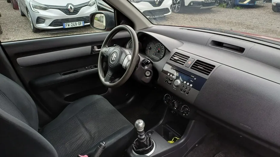 SUZUKI Swift -