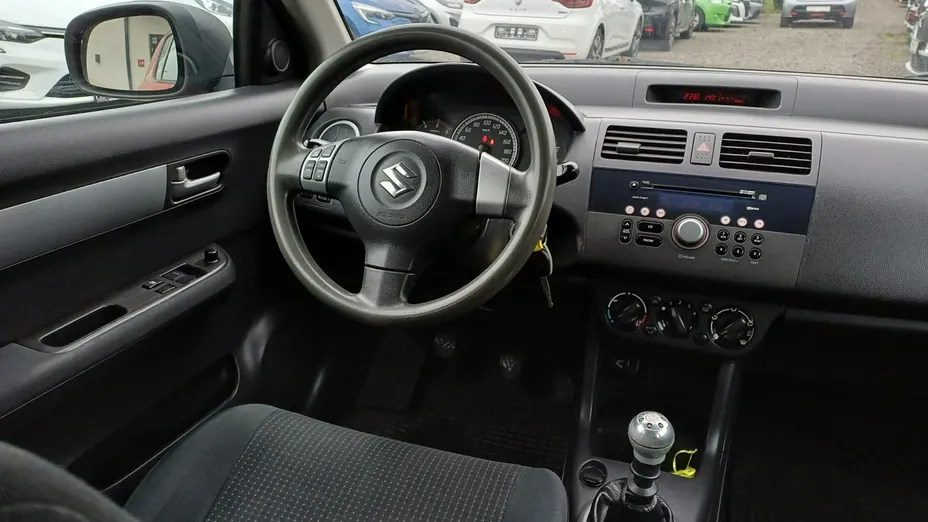 SUZUKI Swift -