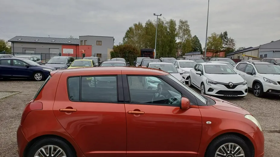SUZUKI Swift -