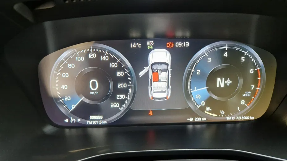 VOLVO XC40 -