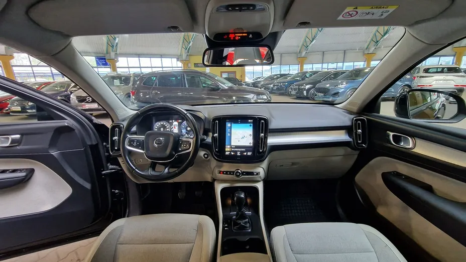 VOLVO XC40 -