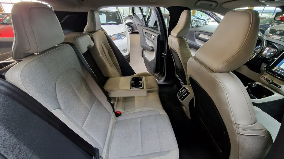 VOLVO XC40 -