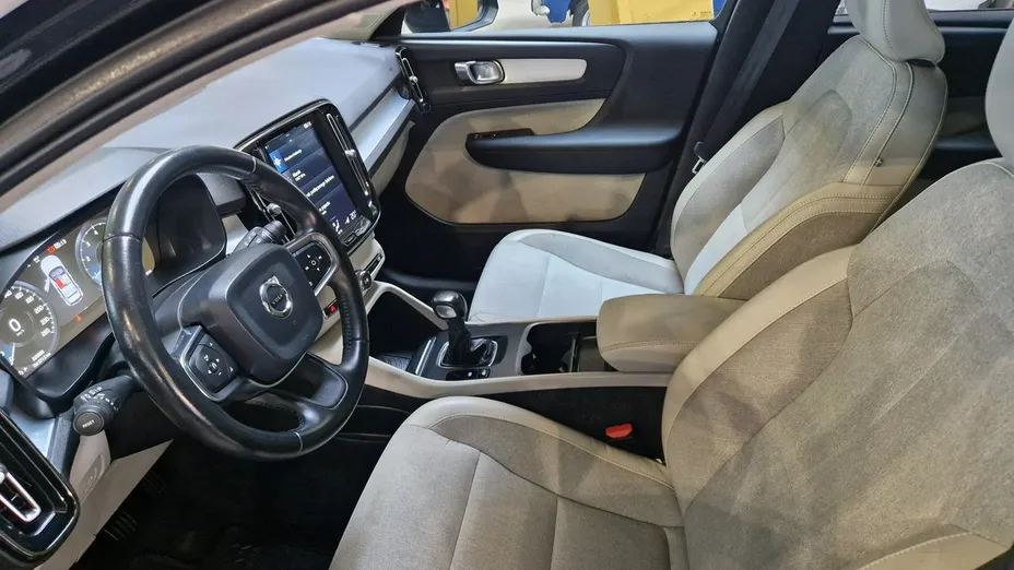 VOLVO XC40 -