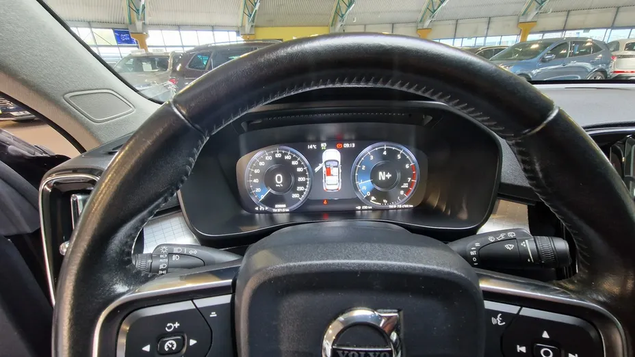 VOLVO XC40 -