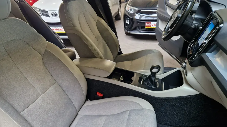VOLVO XC40 -