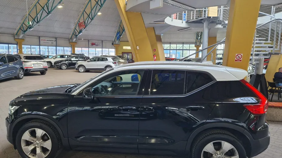 VOLVO XC40 -