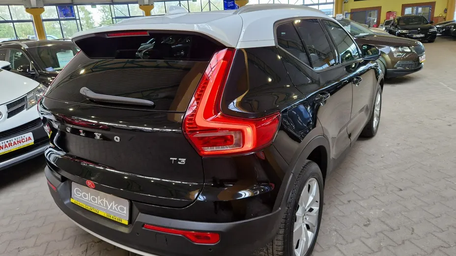 VOLVO XC40 -