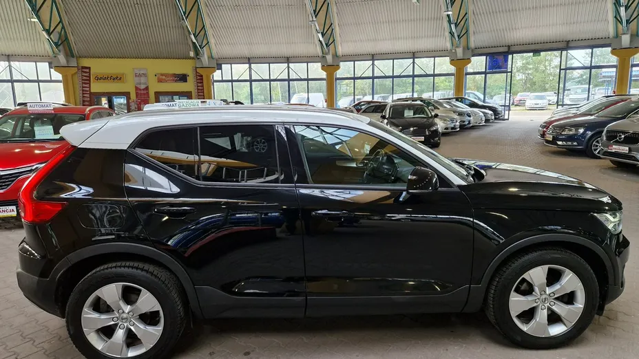 VOLVO XC40 -