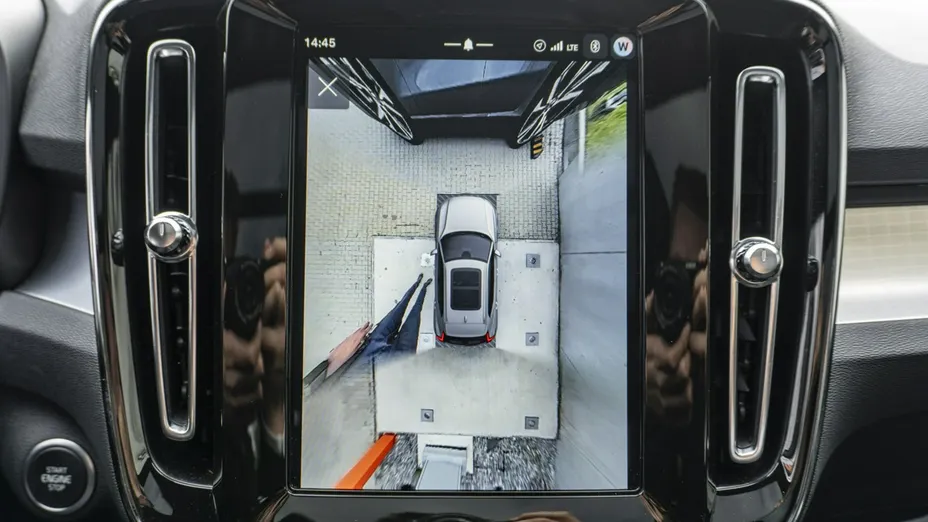 VOLVO XC40 -