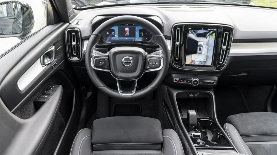 VOLVO XC40 -