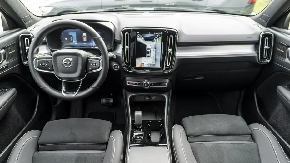 VOLVO XC40 -