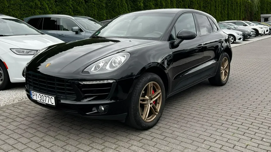 PORSCHE Macan -