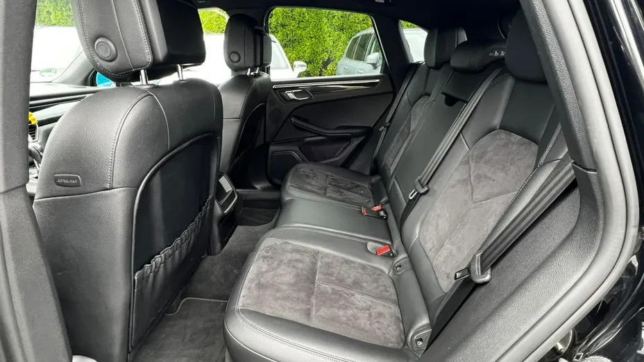 PORSCHE Macan -