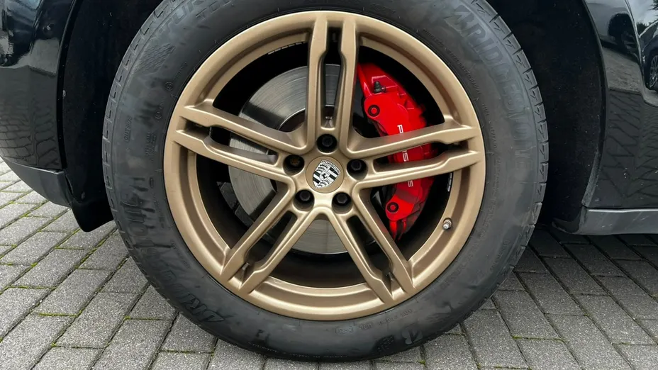 PORSCHE Macan -