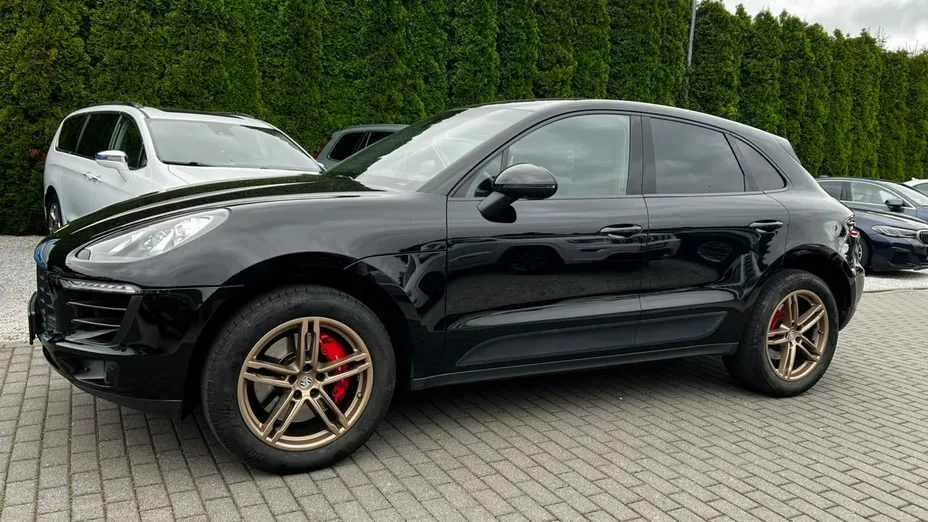 PORSCHE Macan -