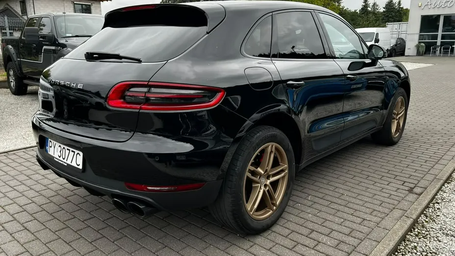 PORSCHE Macan -