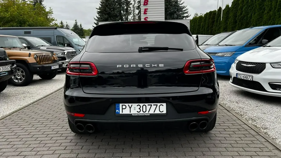 PORSCHE Macan -