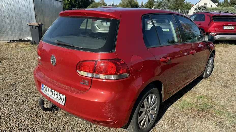 VOLKSWAGEN Golf -