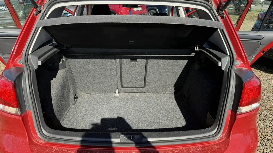 VOLKSWAGEN Golf -