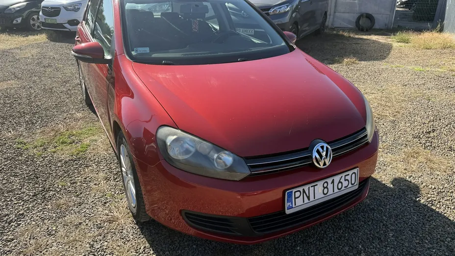 VOLKSWAGEN Golf -