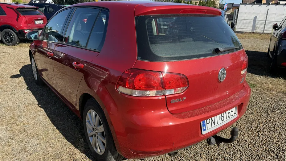 VOLKSWAGEN Golf -