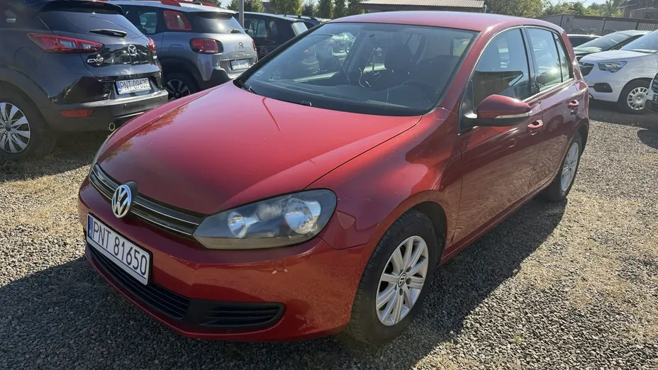 VOLKSWAGEN Golf -