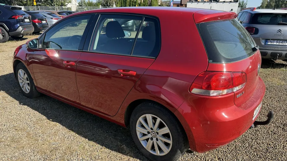 VOLKSWAGEN Golf -